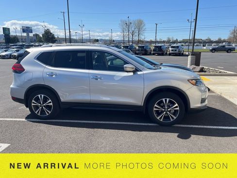 Used 2019 Nissan Rogue SV w/ Premium Package image 5