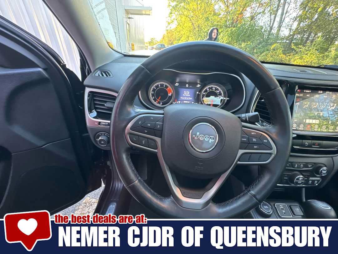 Used 2019 Jeep Cherokee Limited AWD/4WD image 14