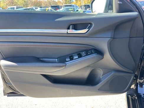 Used 2023 Nissan Altima 2.5 SR image 21