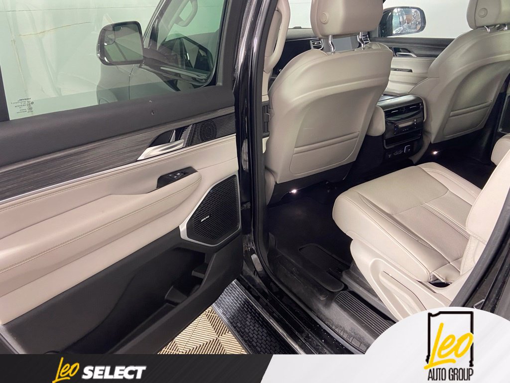 Used 2023 Jeep Wagoneer Series II w/ Premium Group I AWD/4WD image 19