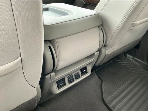 Used 2021 GMC Sierra 1500 SLE w/ Driver Alert Package II AWD/4WD image 25