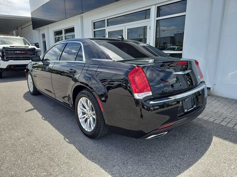 Used 2019 Chrysler 300 Touring L w/ Quick Order Package 22F RWD image 5
