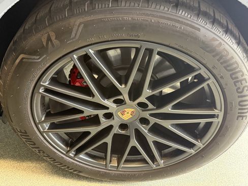 Used 2025 Porsche Cayenne GTS AWD/4WD image 38