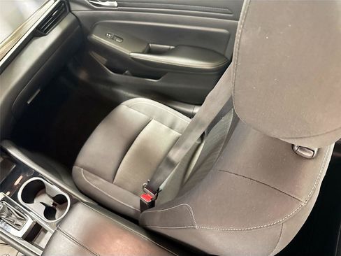Used 2024 Nissan Altima 2.5 SV FWD image 21