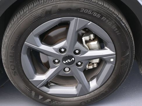 Used 2025 Kia K4 FWD image 42