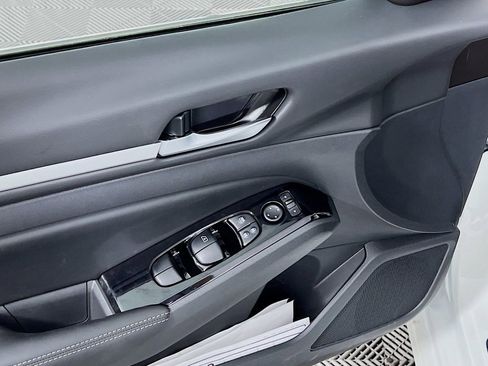 New 2025 Nissan Altima 2.5 SL image 15