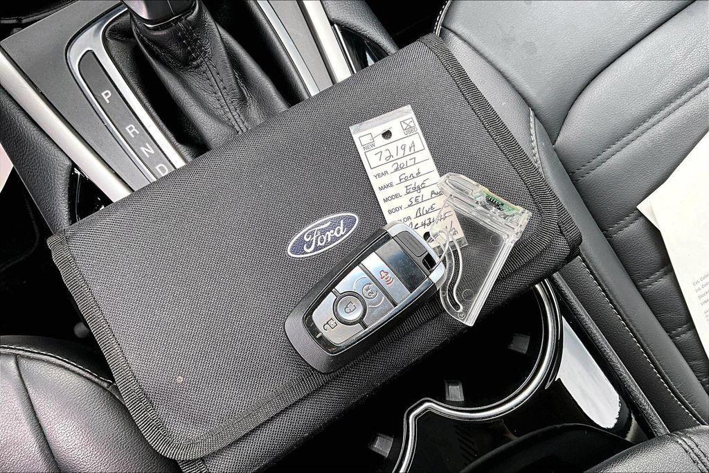 Used 2017 Ford Edge SEL w/ Equipment Group 201A FWD image 11