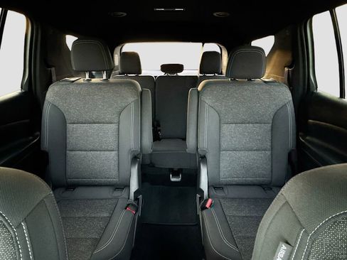 Used 2025 Chevrolet Traverse LT image 27