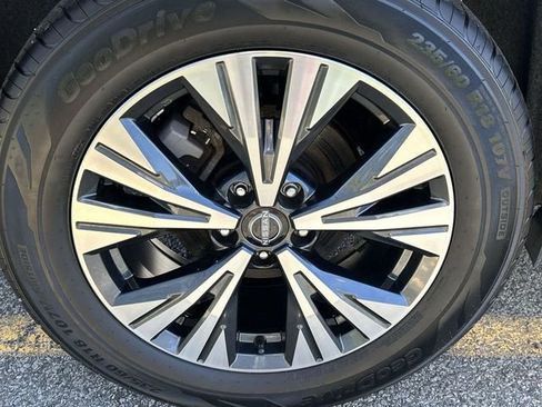 Used 2023 Nissan Rogue SV image 12