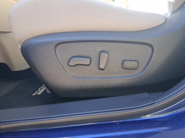 Used 2022 Nissan Rogue Sport SV FWD image 12