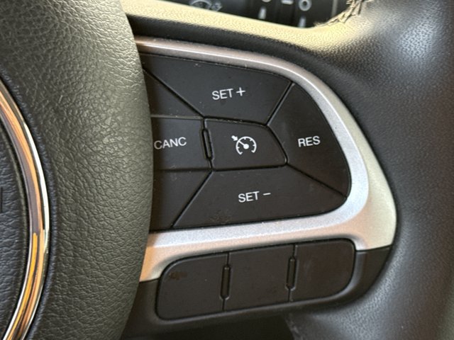 Used 2020 Jeep Renegade Latitude FWD image 24