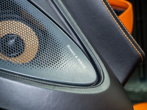 Used 2018 McLaren 570S Spider image 33