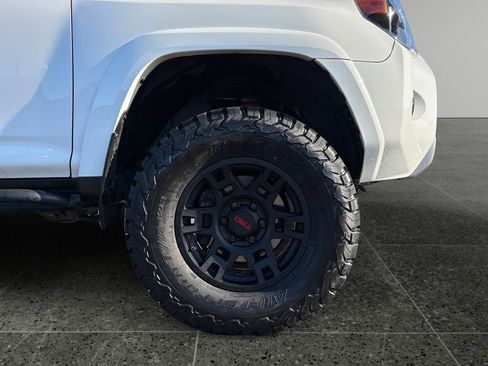 Used 2017 Toyota 4Runner TRD Off-Road Premium image 9
