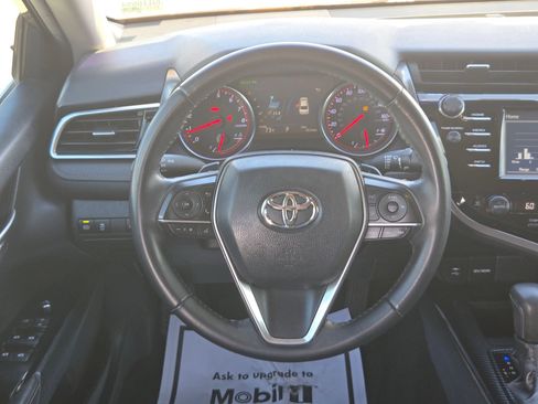 Used 2018 Toyota Camry XSE image 18
