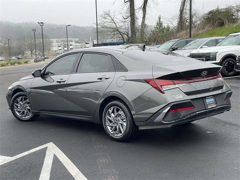 Certified 2024 Hyundai Elantra SEL image 5