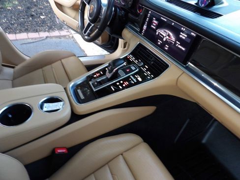 Used 2018 Porsche Panamera 4 image 52