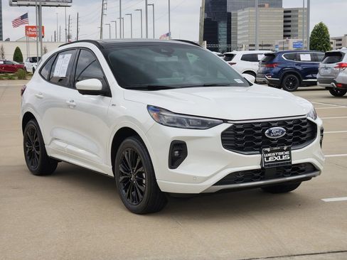 Used 2025 Ford Escape ST-Line Elite w/ Premium Technology Package image 3