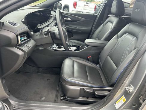 Used 2024 Buick Envista Sport Touring w/ Convenience II Package FWD image 18