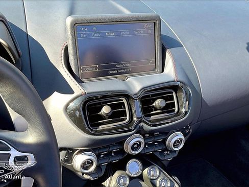 Used 2021 Aston Martin V8 Vantage Roadster image 8