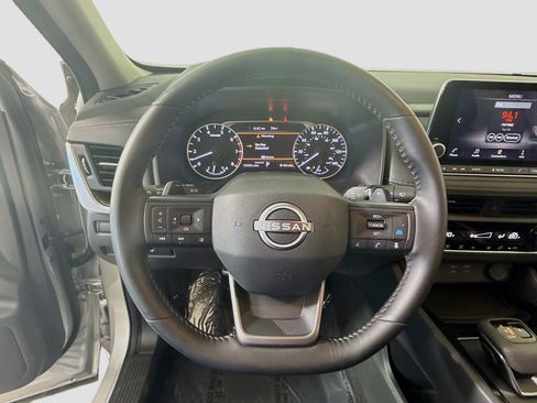 Used 2025 Nissan Rogue SV image 13