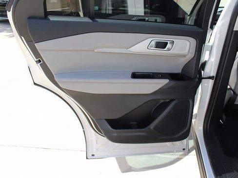New 2025 Ford Explorer Active w/ Active Comfort Package RWD image 8