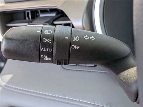 Used 2022 Toyota Highlander XLE image 8