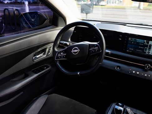 Used 2024 Nissan Ariya AWD image 9