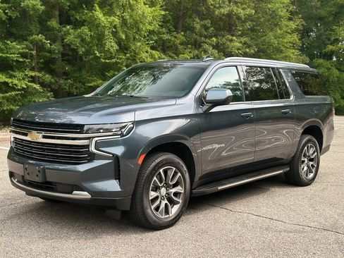 Used 2021 Chevrolet Suburban LT image 3