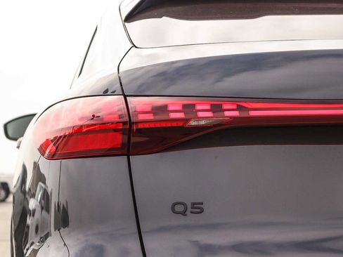 Used 2025 Audi Q5 Premium Plus w/ Premium Plus AWD/4WD image 12