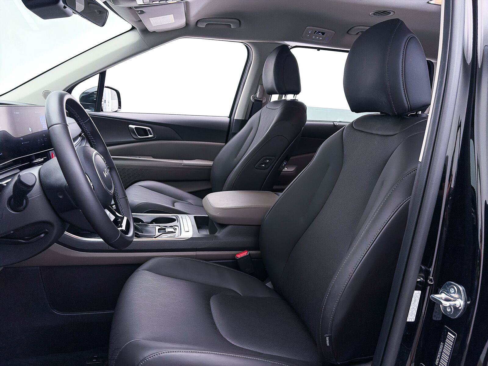 Used 2026 Kia Carnival EX FWD image 18