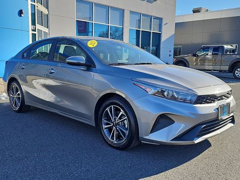 Used 2023 Kia Forte LXS w/ LXS Technology Package image 3