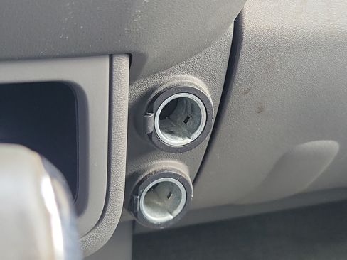 Used 2015 Nissan Frontier SV RWD image 21