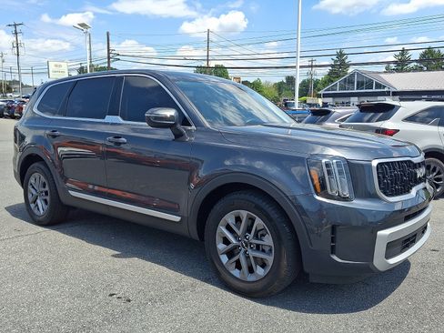 Used 2023 Kia Telluride LX AWD/4WD image 3