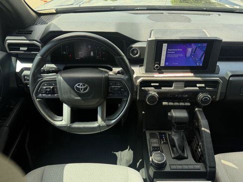 Certified 2025 Toyota 4Runner SR5 AWD/4WD image 10