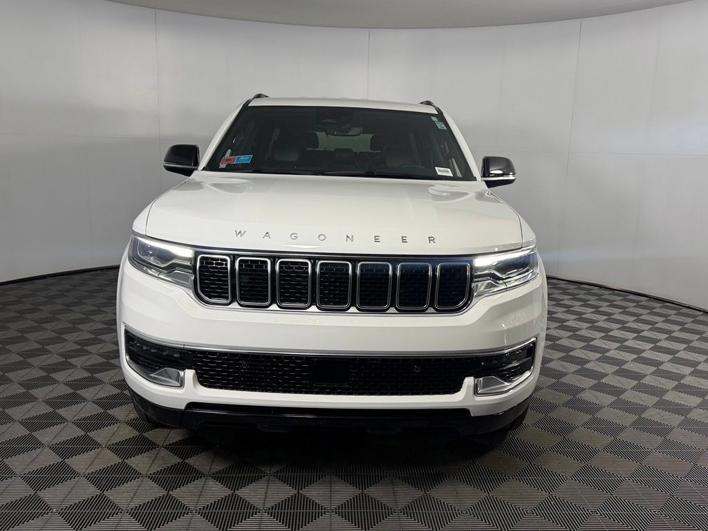 Used 2025 Jeep Wagoneer 4WD image 5