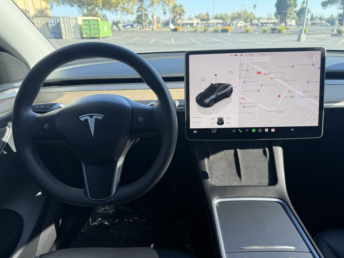 Used 2024 Tesla Model Y Long Range RWD image 17