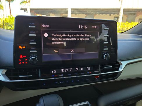 Used 2021 Toyota Sienna XLE image 21