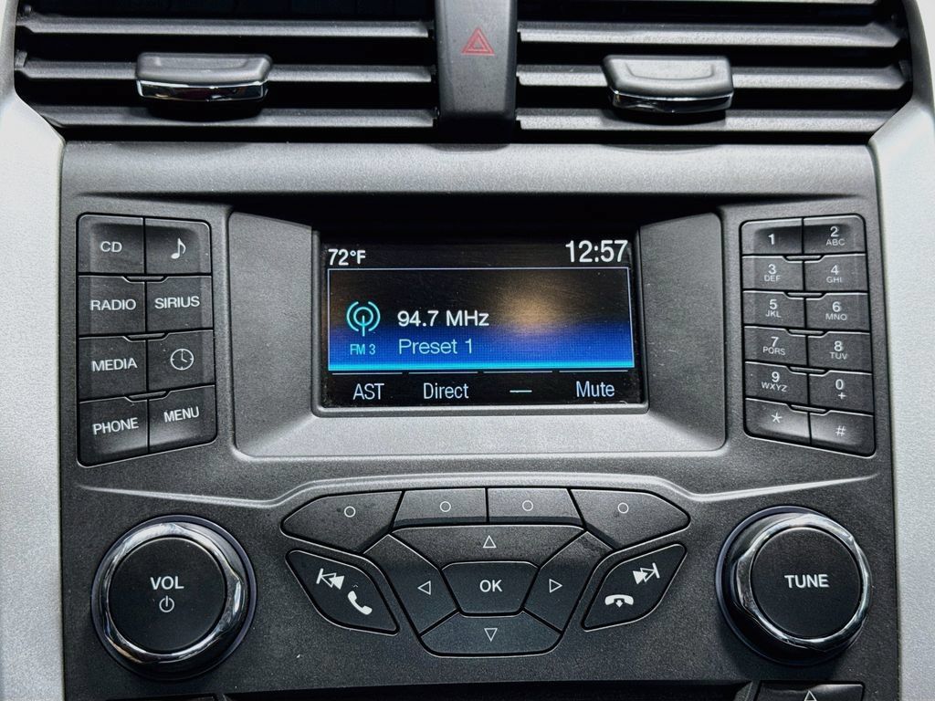 Used 2016 Ford Fusion SE FWD image 13