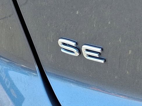 Used 2023 Volkswagen Atlas Cross Sport SE image 31