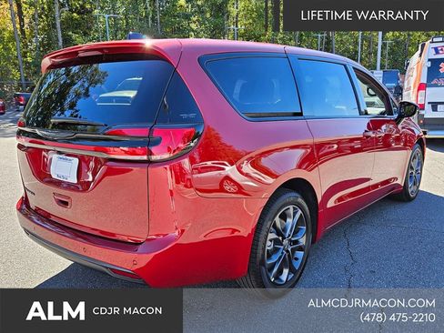 New 2026 Chrysler Pacifica Select FWD image 13