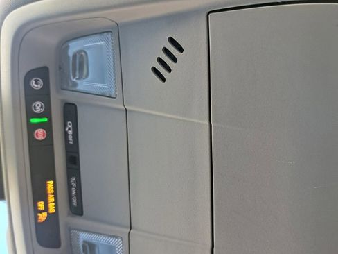 Used 2023 GMC Terrain SLE w/ Driver Convenience Package image 17