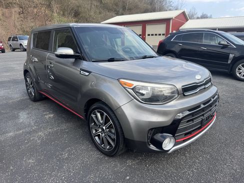 Used 2018 Kia Soul ! image 3