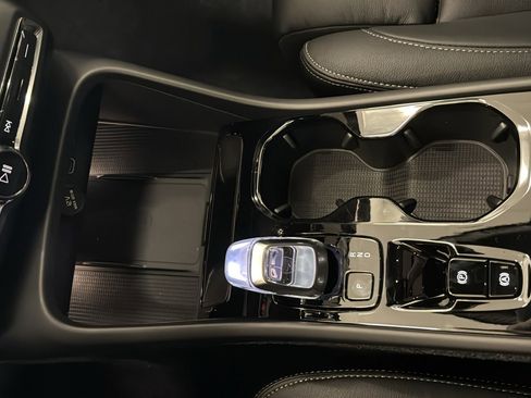 New 2026 Volvo XC40 B5 Ultra w/ Protection Package Premier image 19