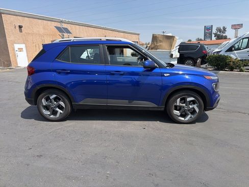 Used 2025 Hyundai Venue SEL image 5