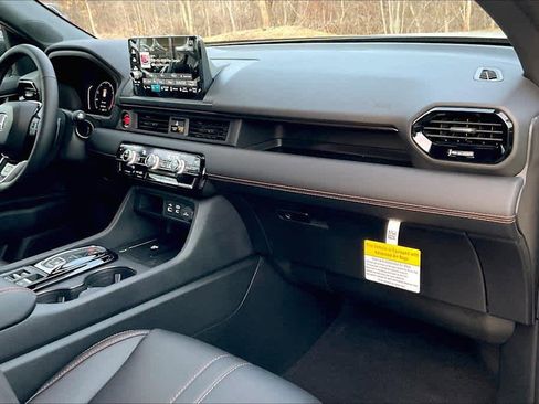 New 2025 Honda Pilot TrailSport image 9