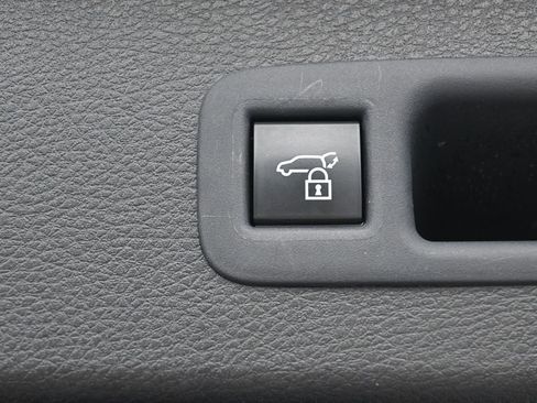 Certified 2025 Toyota Sienna XSE w/ XSE Plus Package image 33