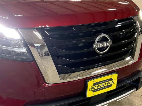 Used 2023 Nissan Pathfinder SL AWD/4WD image 29