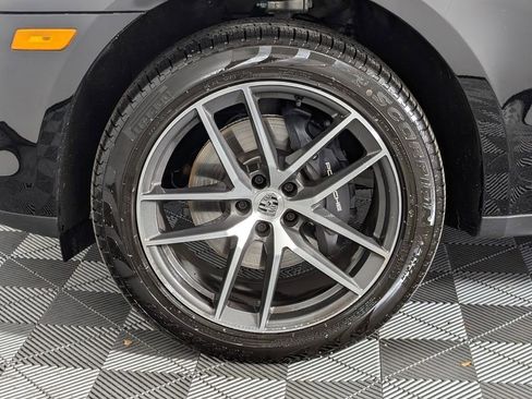 Certified 2025 Porsche Macan image 11