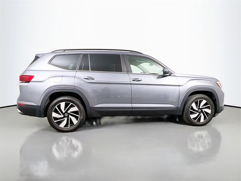 Used 2024 Volkswagen Atlas SE image 7