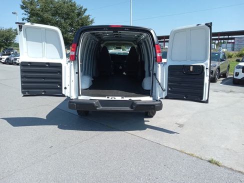 Used 2026 GMC Savana 2500 Extended w/ Driver Convenience Package RWD image 14